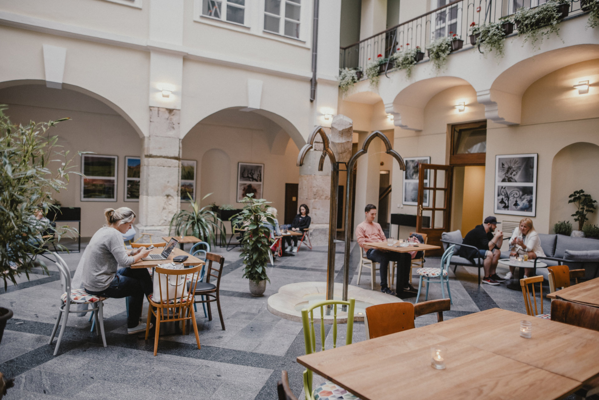Atelier Bar & Bistro